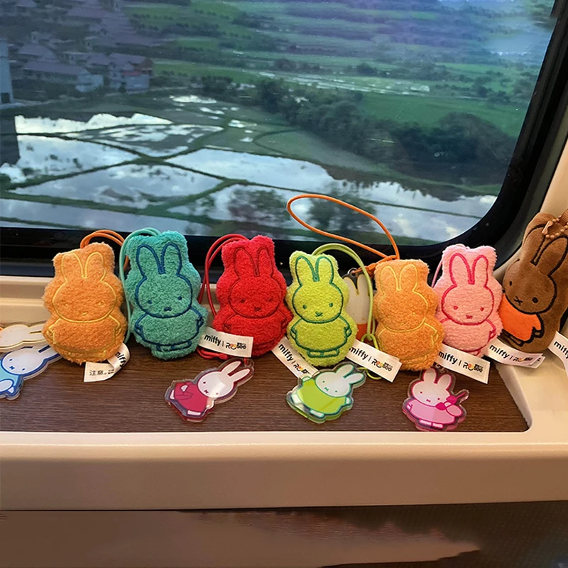 

Новинка в наличии: Оригинальные милые брелоки-подвески Miffy Dopamine в разноцветных коробках-сюрпризах, игрушки-украшения для сумок, мультяшные подарки