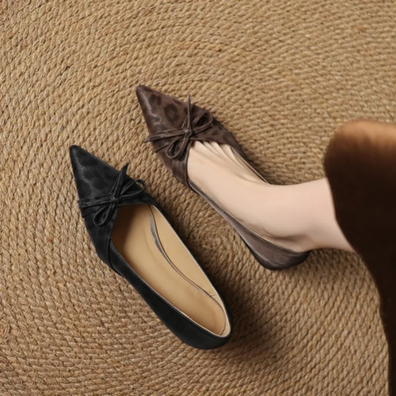 

Retro Black Butterfly-knot Flats Pointed Toe Shallow Daily Shoes Slip-on Fashion 2025 Women New Bow Leather Low Heel Mary Janes