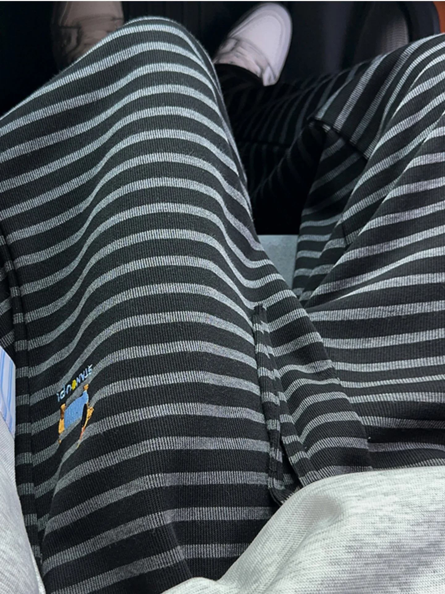 

Мужские повседневные брюки свободного кроя с вышивкой, на флисовой подкладке, прямые, удобные, осенне-зимние, в американском стиле, из полиэстера