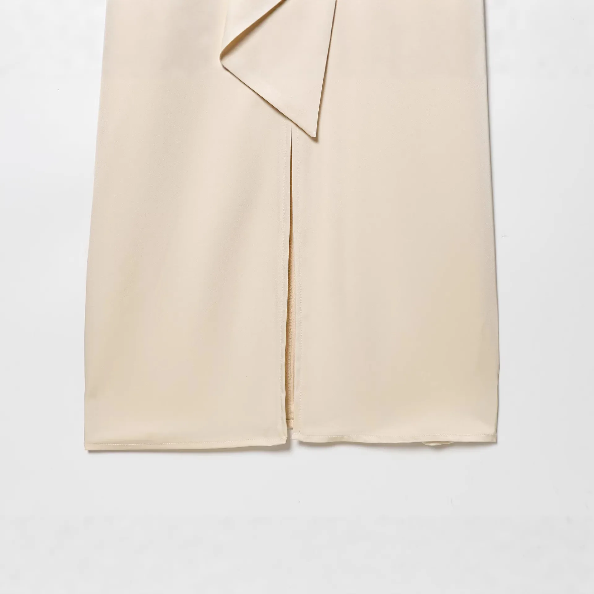 Abito da donna casual elegante Moda invernale Versatile scollo a V Tinta unita Gonna in raso Colletto sciarpa Maniche svasate Sottoveste lunga