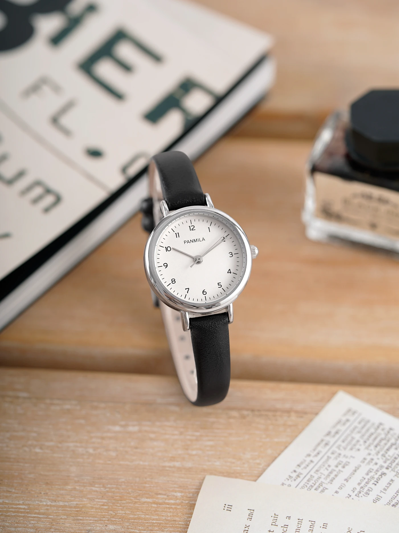 Women's watch with small dial for junior high and high school students simple and elegant, small and luxurious, a gift for women