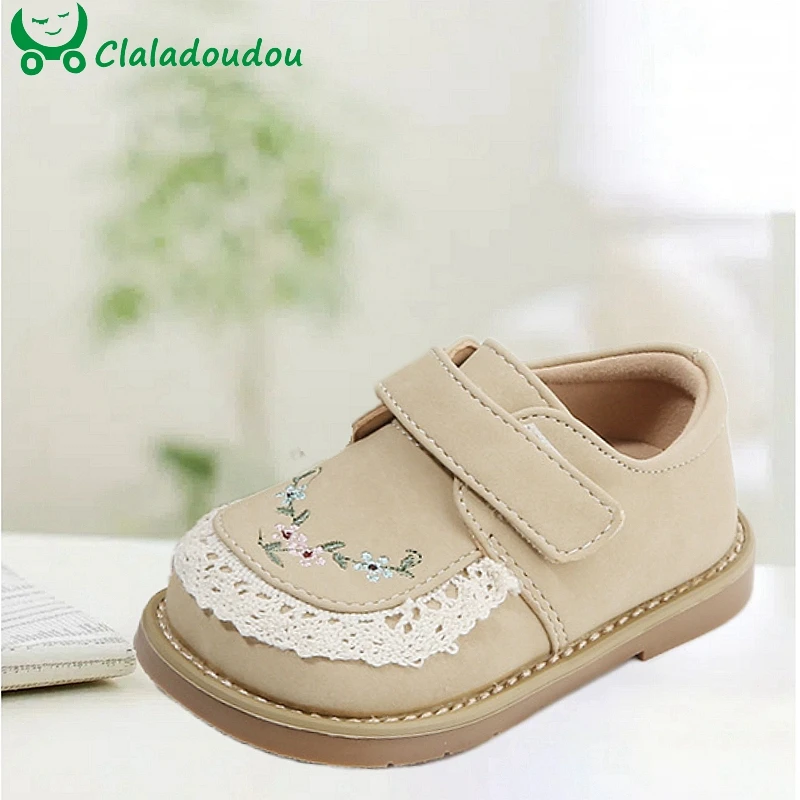 

Claladoudou Baby Girls Dress Shoes,Solid Retro Ruffles Microfiber Leather Shoes For Autumn,Princess Embroidered Flowers Shoes