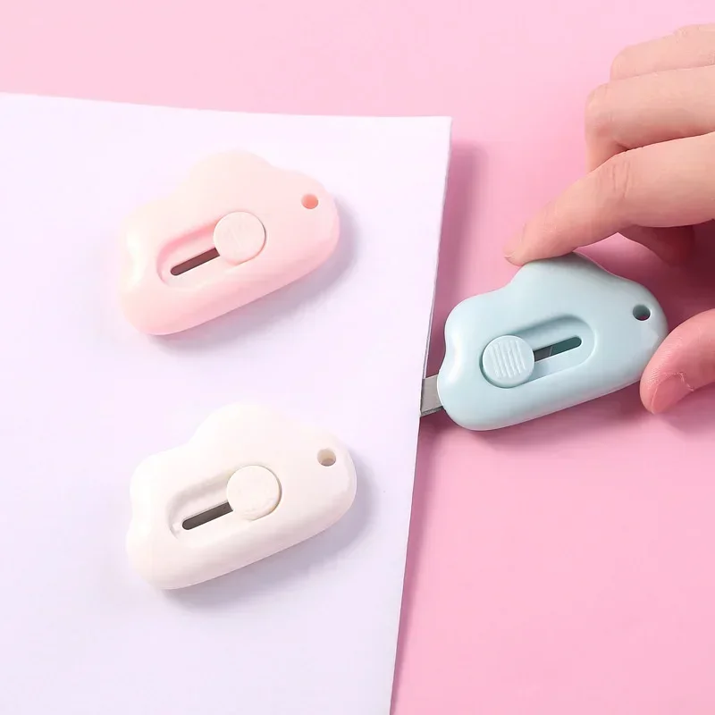 Mini couteau utilitaire de poche en nuage, papeterie Kawaii, boîte à couteaux, coupe-papier, emballage artisanal, lame rechargeable, couteau mignon, 1 pièce