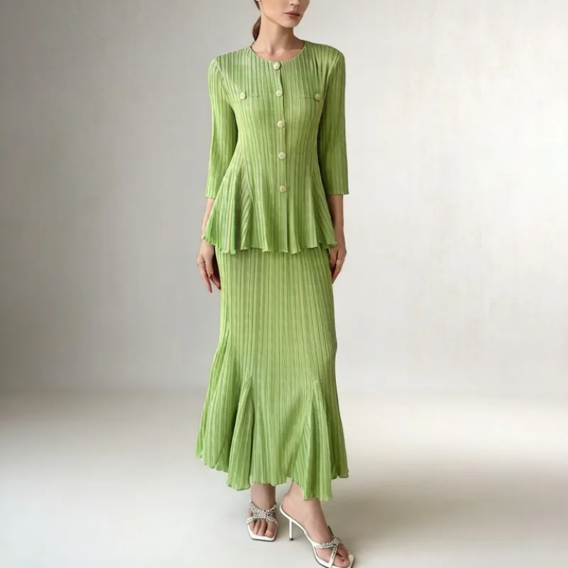 

Комплект из плиссированной юбки и топа Miyake 2026: Элегантный комплект с юбкой-«рыбьим хвостом» и топом, однотонный, новый, высокоэластичный, из 2 предметов, премиум-класса