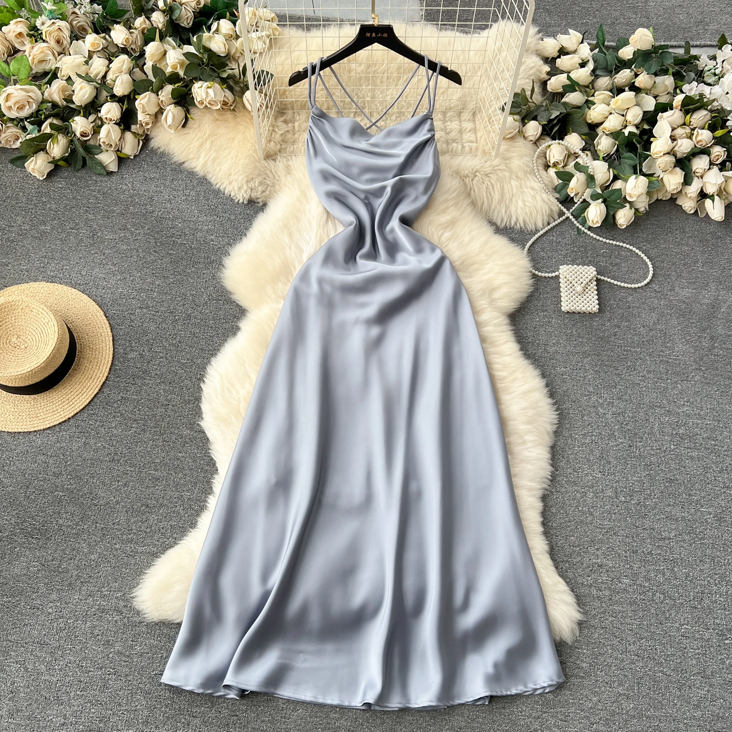 シックなセクシーなヴィンテージ中空アウトノースリーブバックレスサテンエレガントなフレンチファッションビーチカジュアル夏の女性のドレス