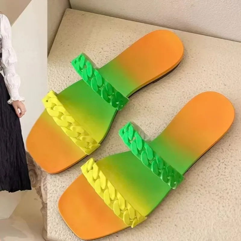 

Летние женские новые выпускные пляжные туфли радужного цвета, женские сандалии с одним словом, повседневные тапочки на плоской подошве желейного цвета