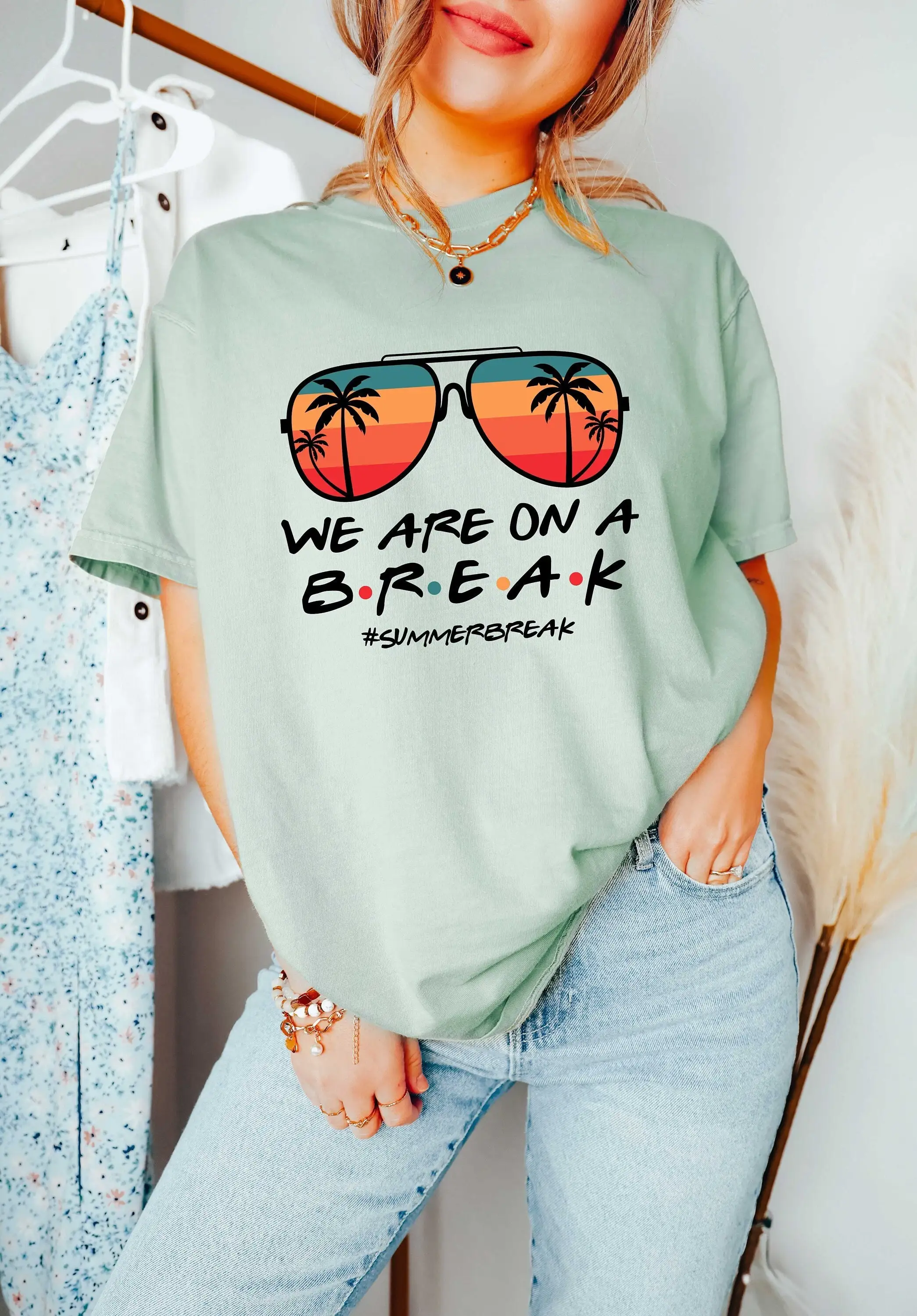 

Футболка We Are On A Break для учителя, пляжный отдых для летней школы