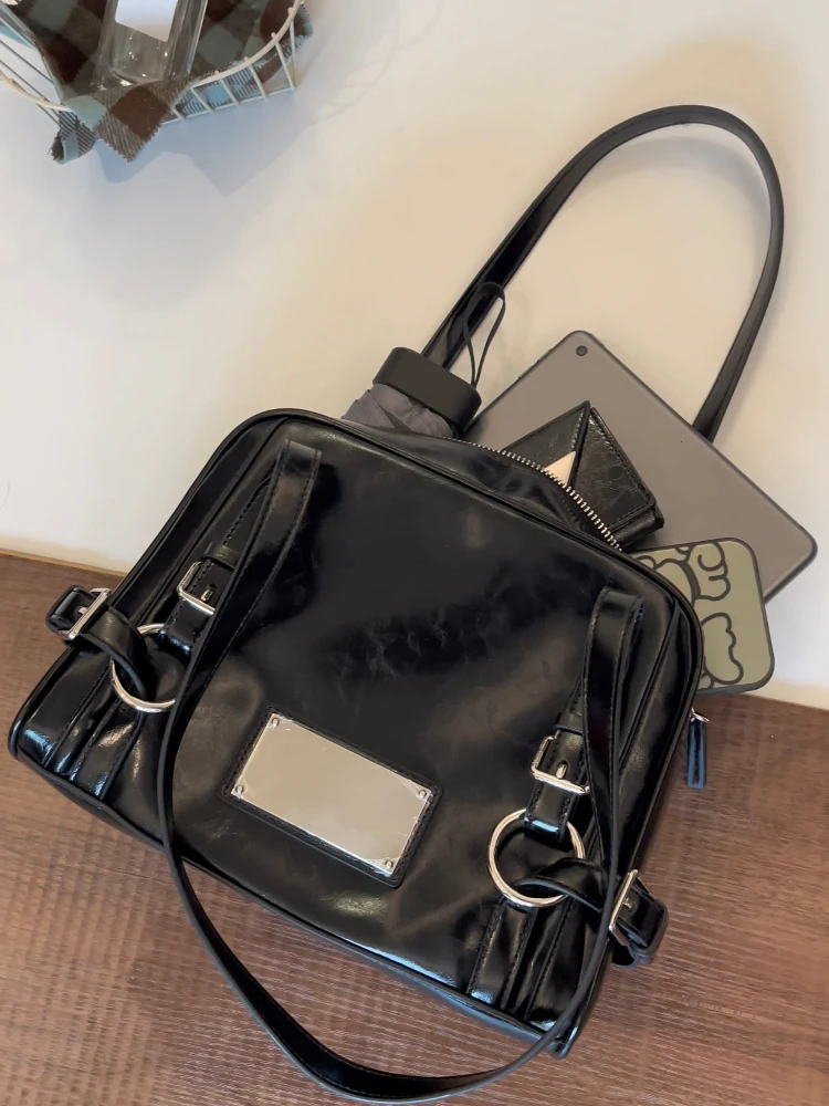 

Boston Sle Metal Feeling Small Square Bag 2025 New Sweet Cool Motorcycle Commuting Single oulder Armpit Bag for Class