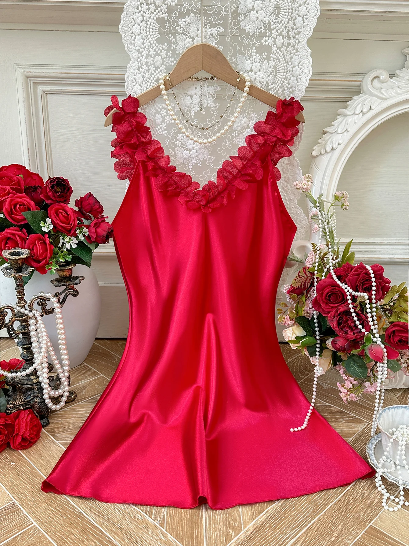 Women Petals Trim V Neck Nightdress Elegant Sleeveless Sleep Dress Perfect for Valentine's Day and Home
