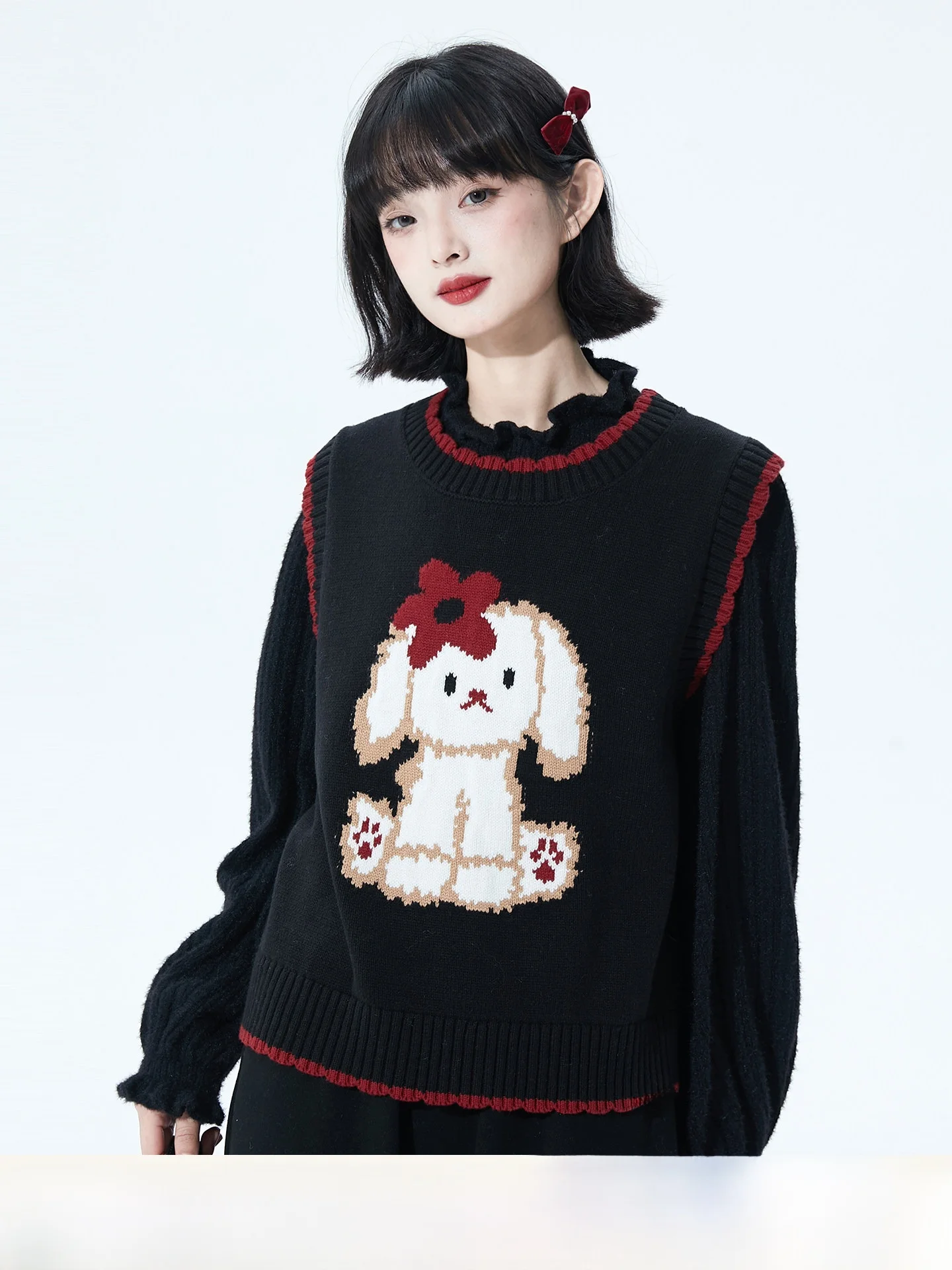 

Вязаный жилет для женщин в черно-красной гамме с оригинальным дизайном и принтом собак, короткий, с круглым вырезом, для многослойных образов