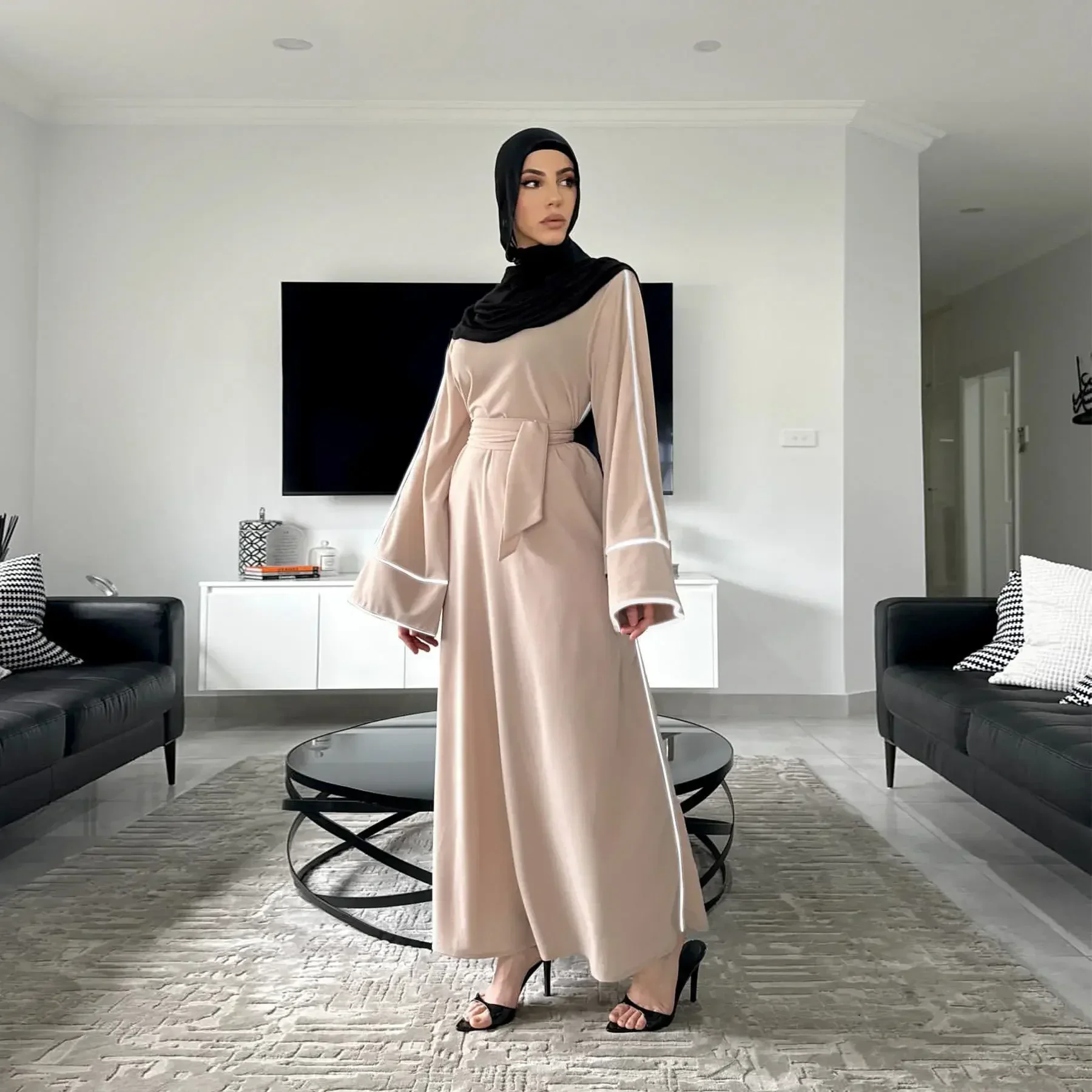 Plain chiuso Abaya Dubai Abito musulmano di lusso Eid Abaya per le donne Abiti turchi Abbigliamento islamico Caftano Hijab Robe Musulmana