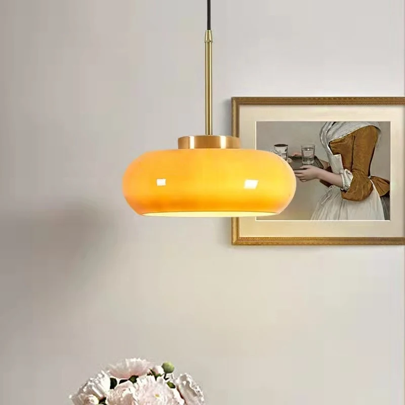 

Винтажный подвесной светильник в стиле Баухаус, японский ретро-дизайн, из латуни и стекла, для бара, прикроватная лампа в скандинавском стиле для спальни, для гостиной и столовой.