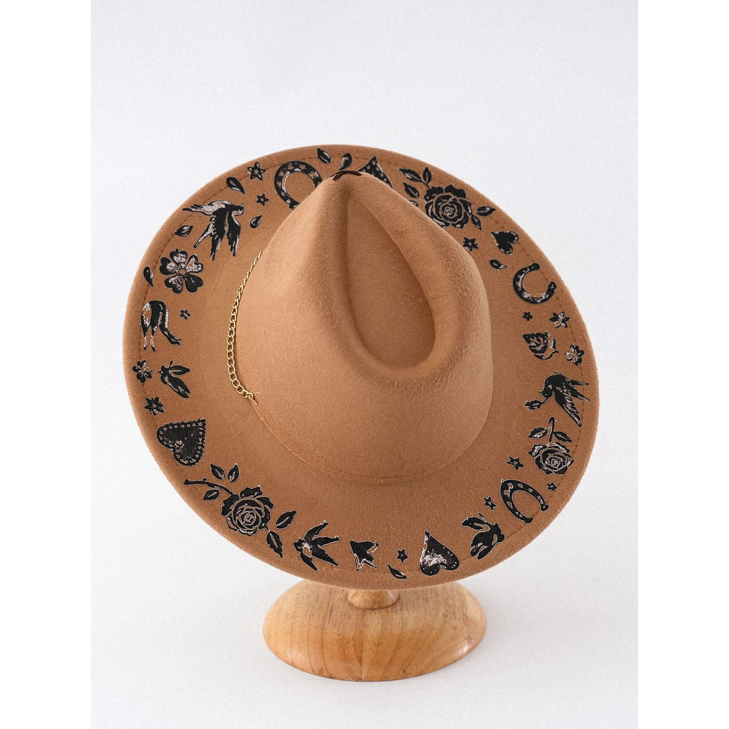Vintage Camel Fedora Hat for Women Faux Felt Polyester Wide Brim Jazz Caps with Tattoo Graffiti Print Rose Bird Heart Gold Chain