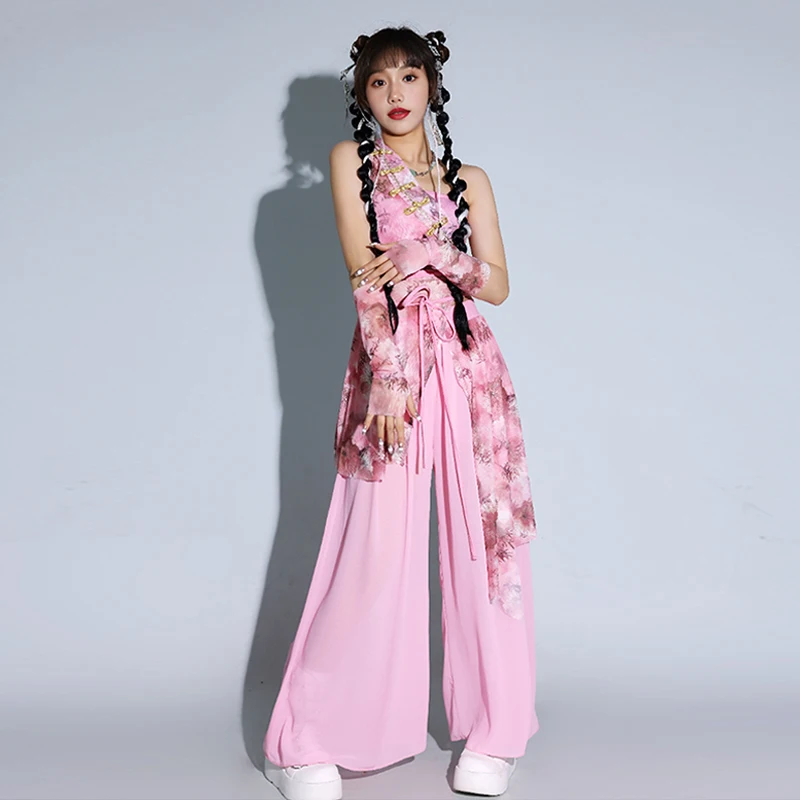 2025 الوردي المرحلة زي فتاة مجموعة أداء الزي النساء الجاز Kpop ملابس الرقص شبكة السراويل النمط الصيني الملابس AMY2573