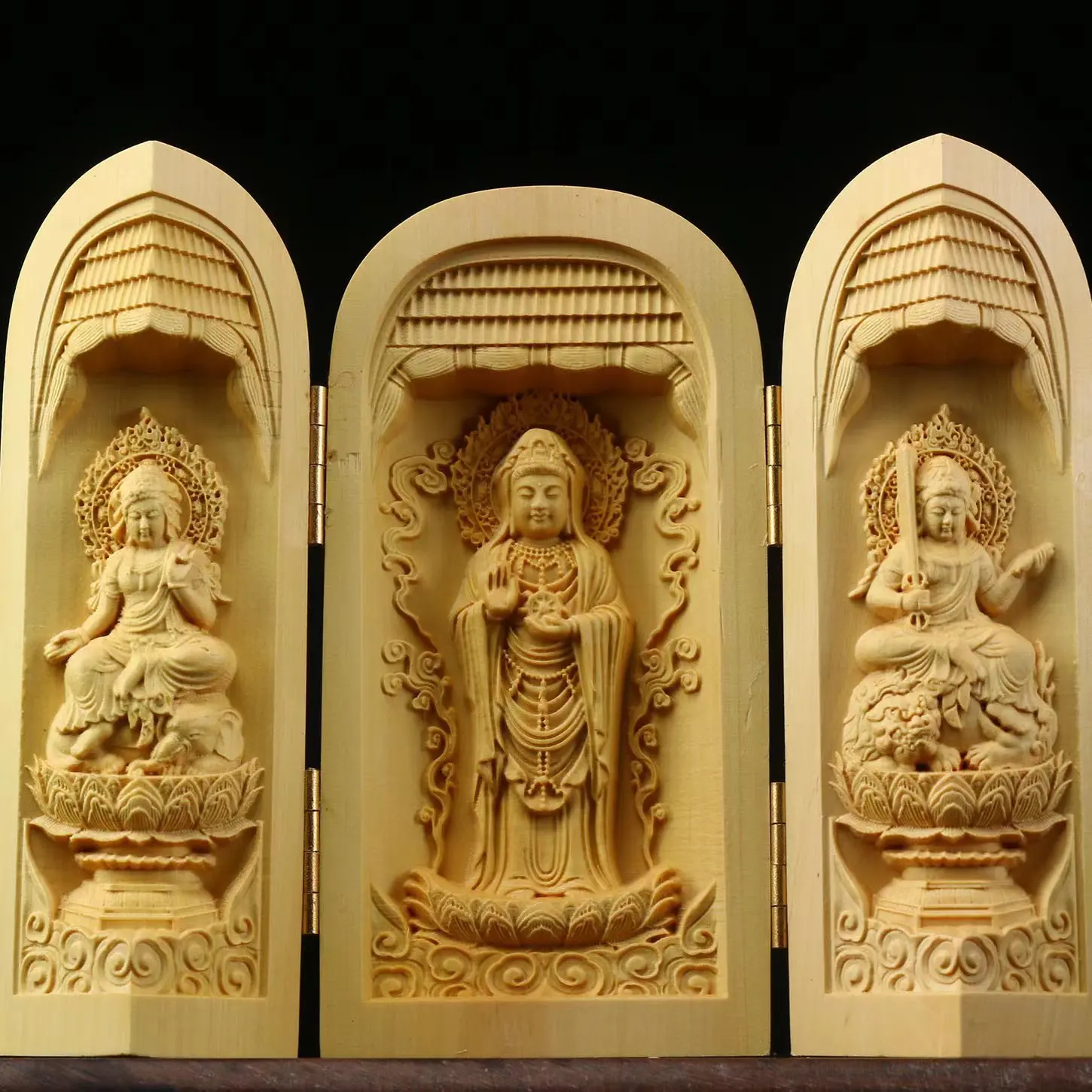 Boxwood Carving Buddha Statue Thousand Hand Guanyin Western Triple Buddhist Altar Home Decor Craft Ornament Gift Collection