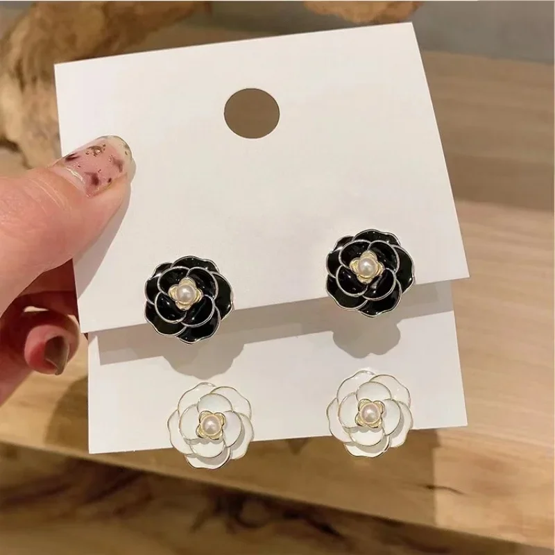 Camellia Imitation Pearl Stud Earrings Korean New Black White Green Color Jewelry Female Birthday Friend Christmas Gift