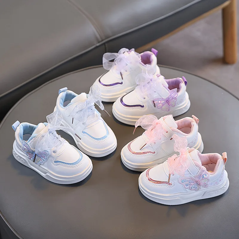 

Модные теннисные кроссовки для девочек 2026 года, весенняя новинка, на толстой подошве, детские кеды, простые универсальные повседневные туфли для девочек с бантом, женские кроссовки