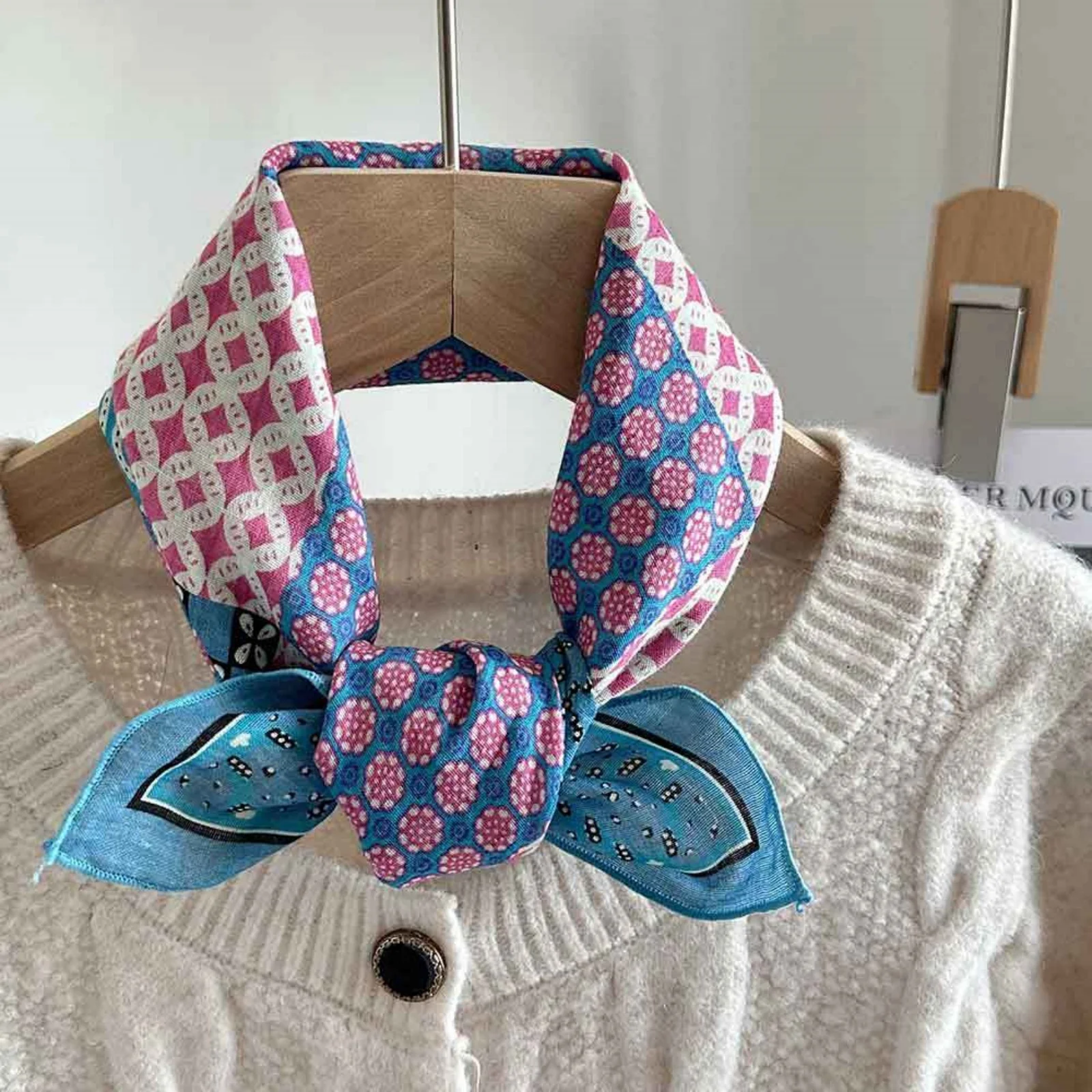 Pañuelo Pequeño de Seda para Mujer, Primavera-Verano, Suave al Tacto y Cómodo, Estilo Bohemio, Cuadrado, Europeo y Americano