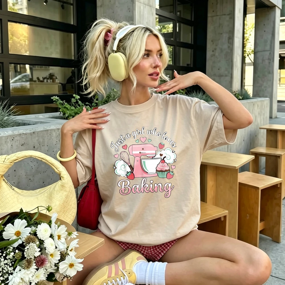 Just A Girl Who Loves Baking Mixer Strawberry Cupcake Cute Graphic T Shirt Women Pastry Chef Slogan Print Baker Hobby Casual Tee