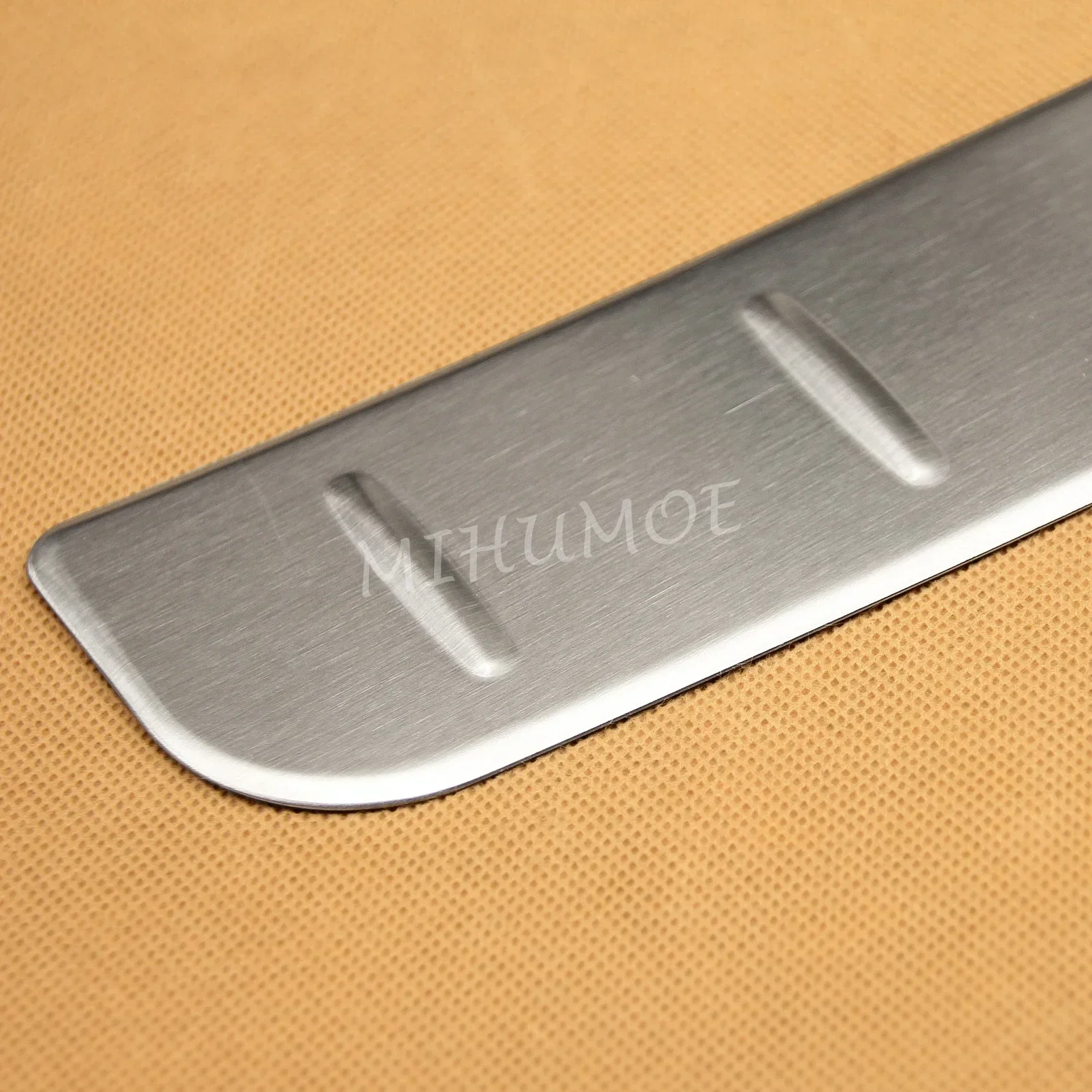 الفولاذ المقاوم للصدأ المصد الخلفي حامي عتبة الجذع الحرس لتويوتا كامري 2018 2019 2020 2021 2022 2023 2024 2025 #5