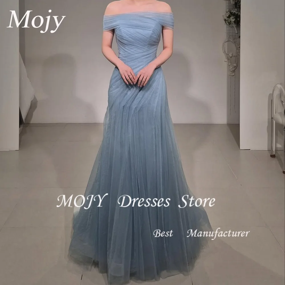 Elegancka suknia wieczorowa z tiulu w kolorze pudrowego błękitu, koreańska suknia ślubna, sesja zdjęciowa, suknia balowa z odkrytymi ramionami, szyta na miarę, długość do podłogi.