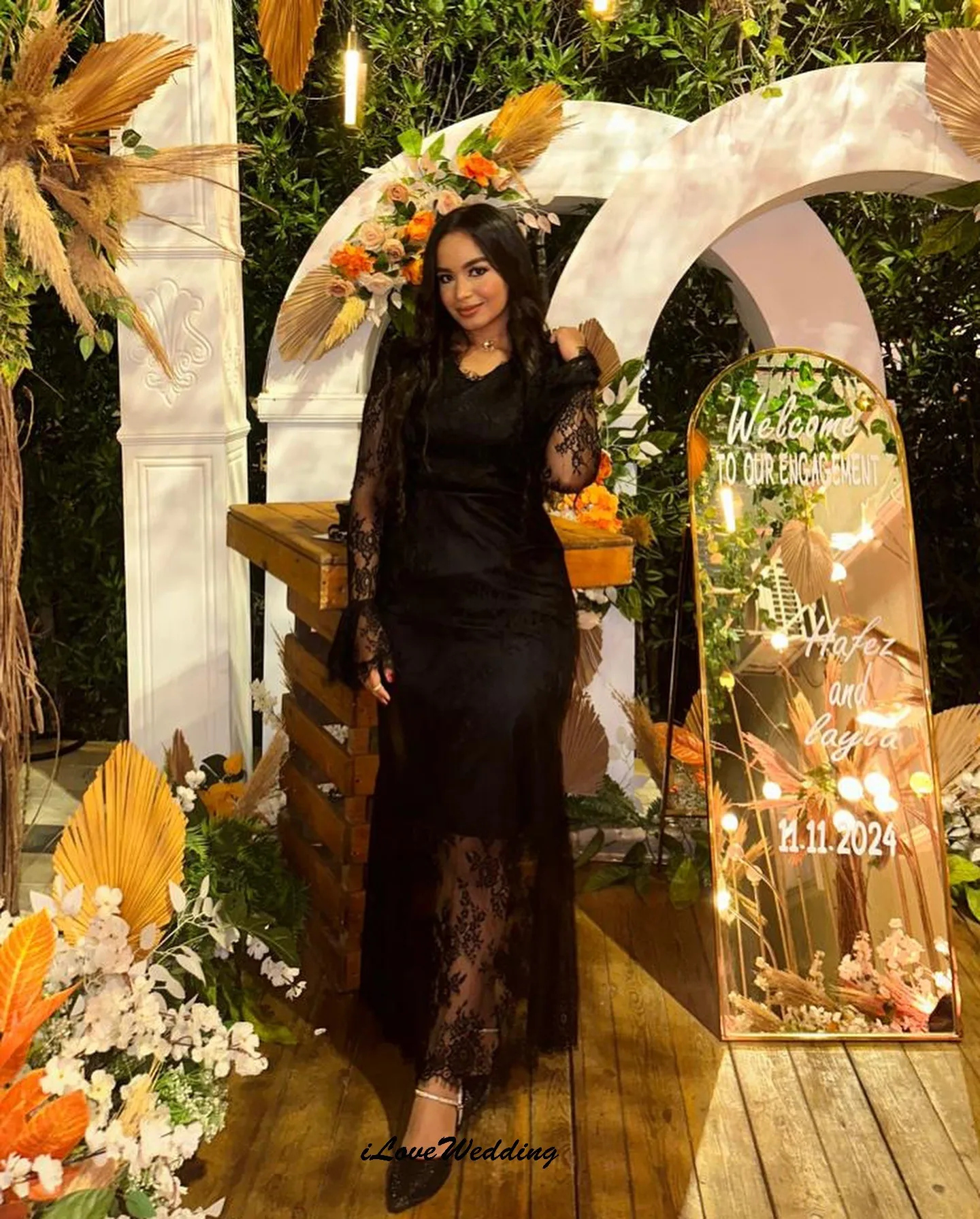 فساتين سهرة أنيقة من الدانتيل الأسود 2025 فساتين لحضور الحفلات الموسيقية المثيرة فستان حفلات الزفاف للنساء ضيف رقبة دائرية فساتين رسمية مخصصة