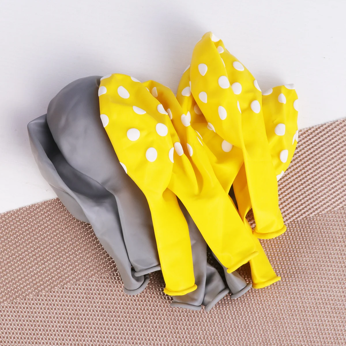 

10Pcs 12 Inches Bee Balloons Kit Latex Party Decorations Grey Yellow Dots for Baby Birthday Themes Balloons Set