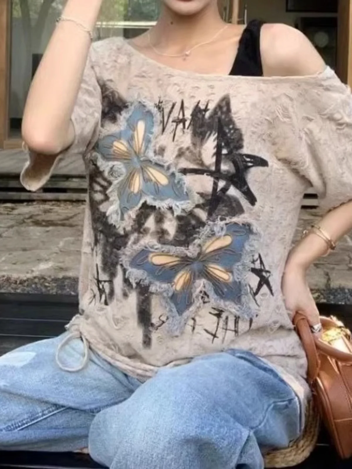 

Women's Off-oulder Pleated T-irt Printed Street Sle ort Sve Regular Fit Summer Faion Casual Top for Young Ladies