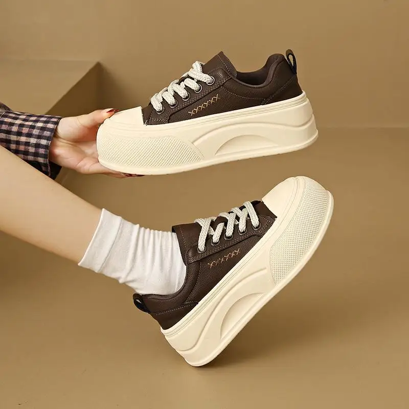 أربعة مواسم في الهواء الطلق أحذية نسائية خفيفة الوزن متعددة الاستخدامات مريحة أحذية مفلكنة المضادة للانزلاق تنفس الأحذية 2026 #1