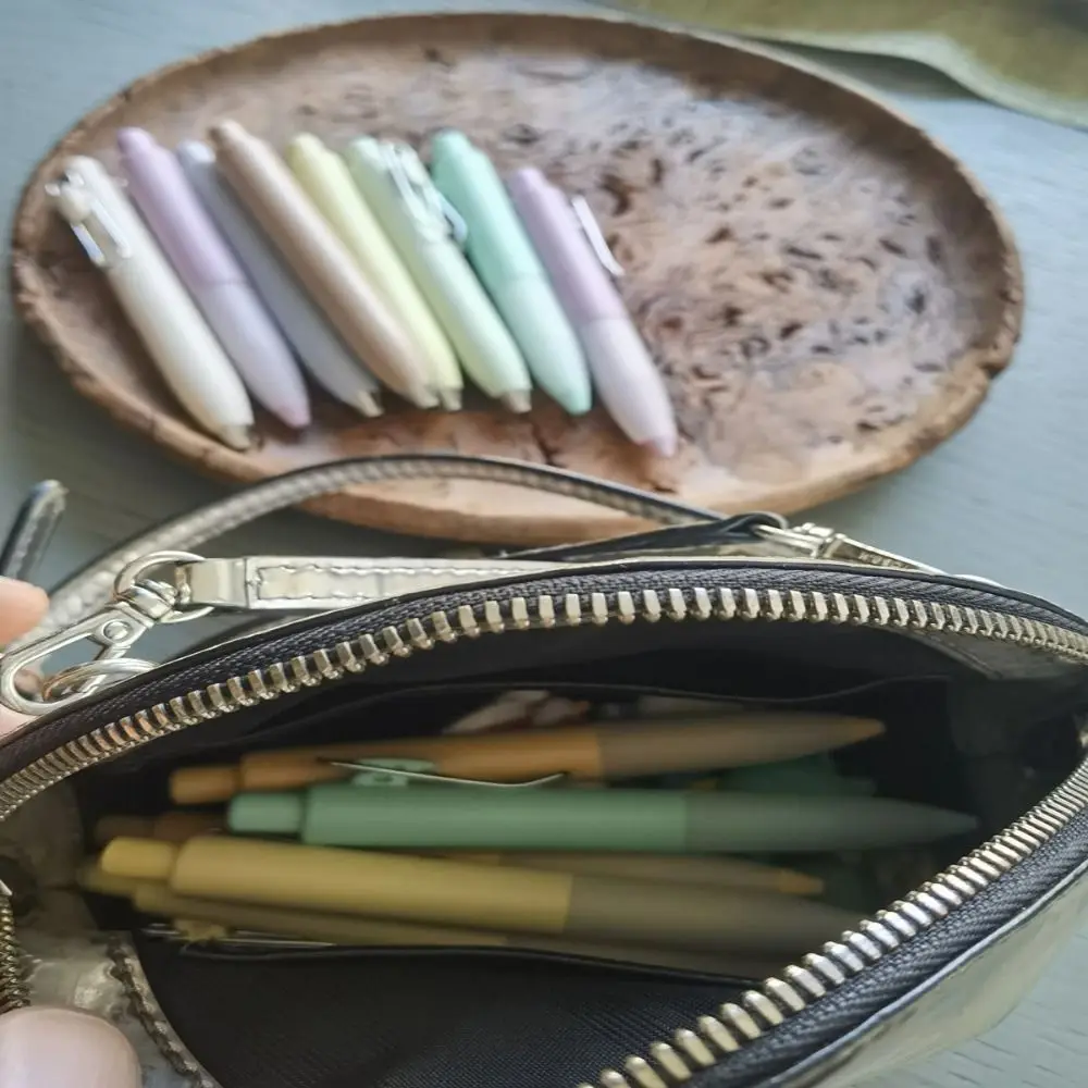 

New Plastic Ballpoint Pen Quick Drying Fat Writting Pen 0.5mm Short Neutral Pen School