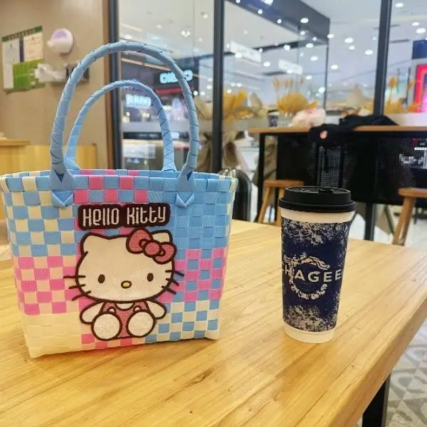 Miniso Hello Kitty Handbag Woven shopping bag Dopamine color matching Large Capacity Shoulder Bag 2024 August New