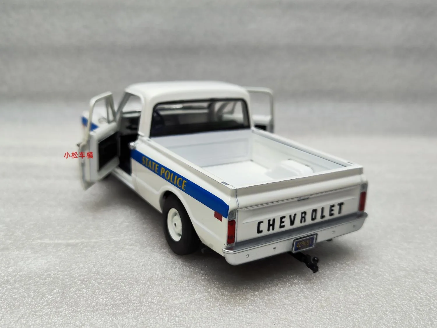 1:24 1972 Chevrolet C-10 High Simulation Alloy Car Model Collectible Toy Gift Souvenir Display Ornament