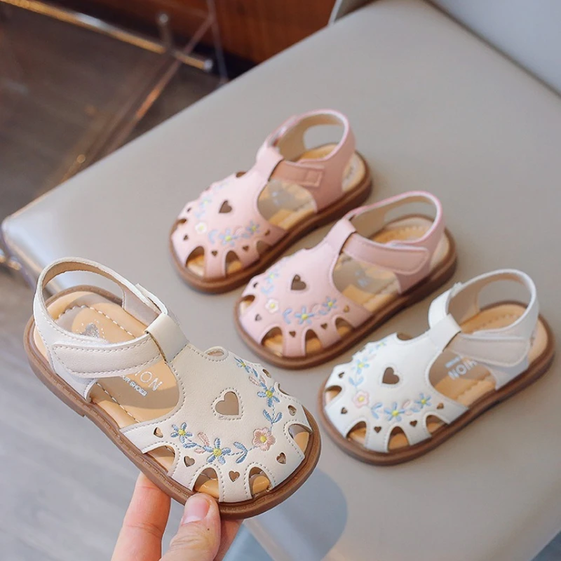 

Сандалии для девочек, летняя новая корейская версия, милая детская обувь, брендовые повседневные сандалии принцессы для девочек, нескользящая универсальная школьная обувь для девочек