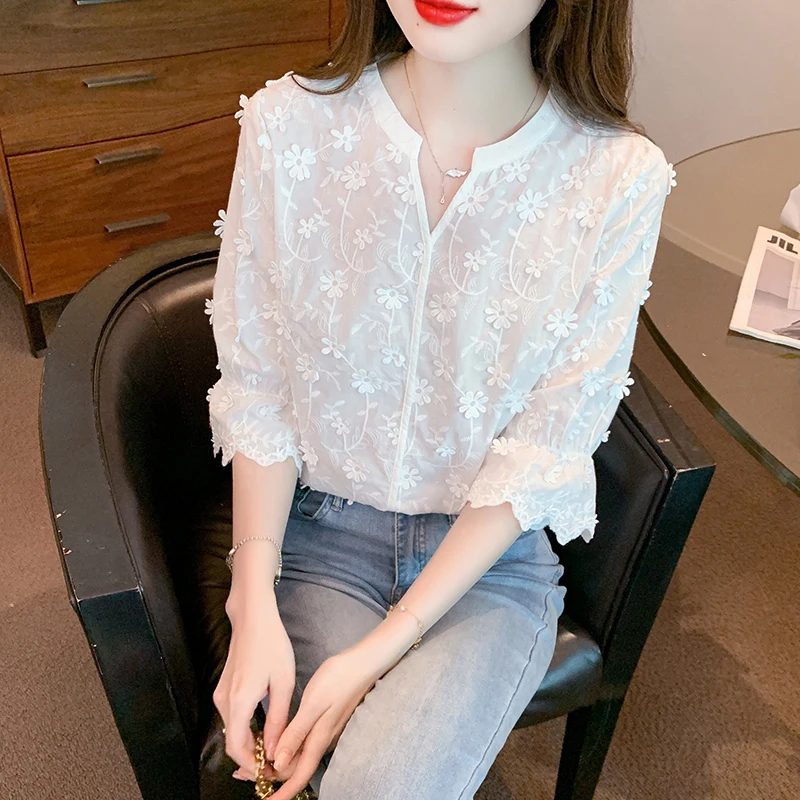 New Fashion Stereoscopic Embroidered White Woman Blouse 2024 Stylish Elegant Women\'s Cotton Shirts Floral Short Sleeve Tops 9638