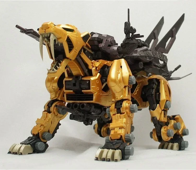 BT Building Blocks ZOIDS EZ-016 Saber Tiger Gold 1:72 Scale Full Action Plastic Kit Assemble Model Birthday Christmas Gifts