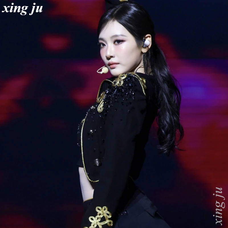 Xing Ju Kpop Zanger Jazzdans Kostuum Sexy Korte Jas Strak Vest Plooirok Koreaanse Vrouwen Nachtclub DJ Stage Performance Wear
