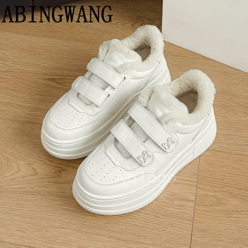 2026 Autumn Winter New Round Toe Flats Sneakers Lace Up Inside Fur Running Trainers Runway Flat Causal Daily Couple Shoes