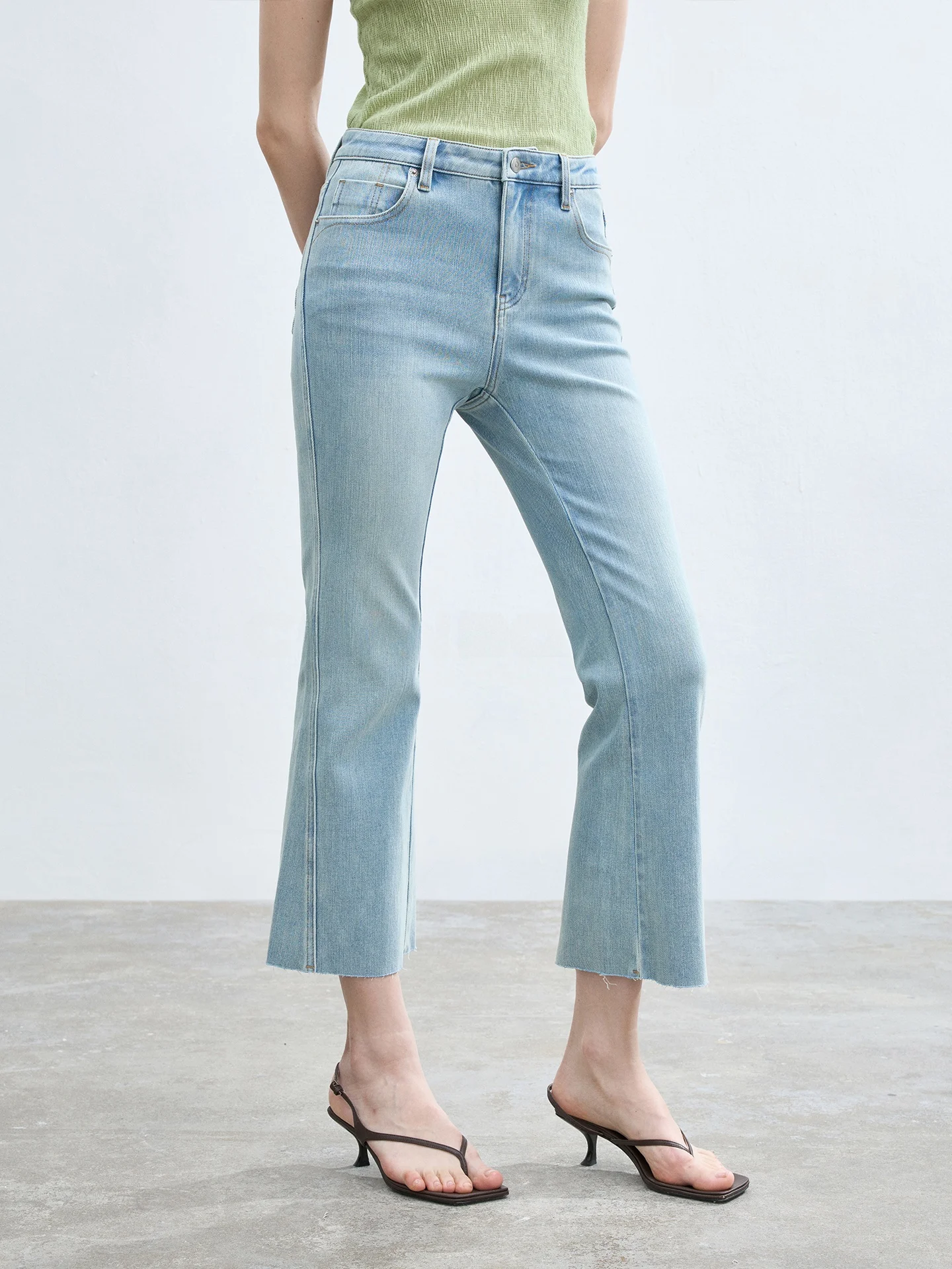 

CHANDOOIVY Retro Washed 3D Tailored High Elastic Shaping Micro Flared Slimming Eighteen Jeans Casual Pure Color Natural Waist...