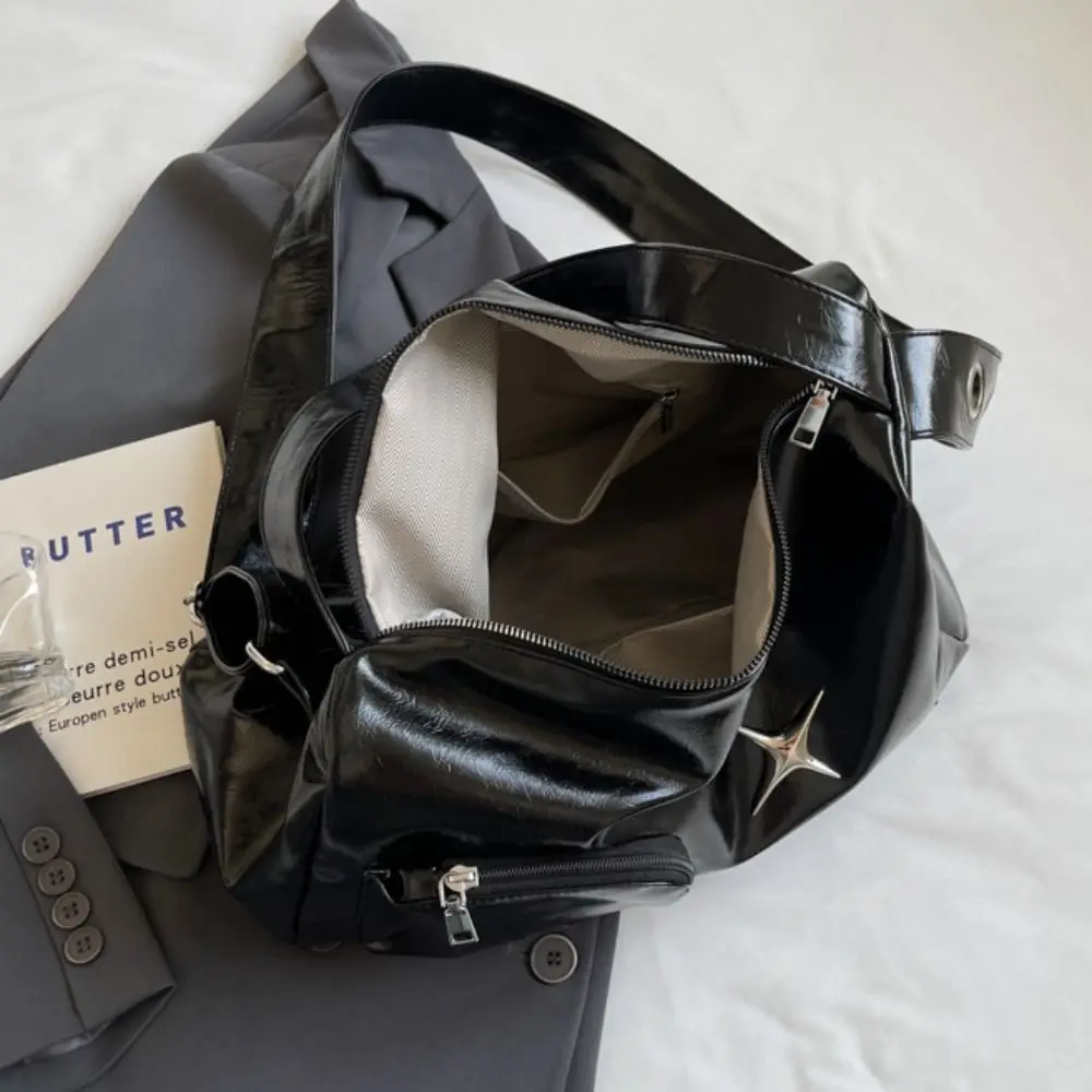 رائعة بو الجلود فاسق حمل حقيبة سستة سعة كبيرة Y2K الإبط حقيبة سوداء أنيقة البولينج حقيبة يد الفتيات