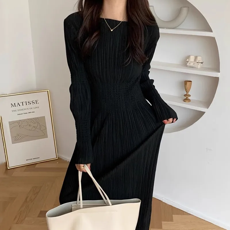 Korean High-End Women\'S Autumn Retro Simple Round Neck Pleated Design With Elastic Waist Bag And Hip Long Sleeved Dress