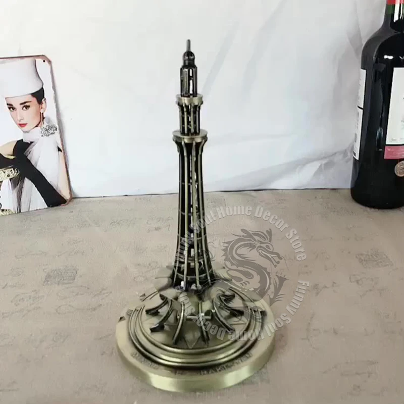 

Metal Pakistan Tower Replica Iconic Pakistan Landmark Building Model Collectible Travel Souvenir Gift Home Office Desk Decor