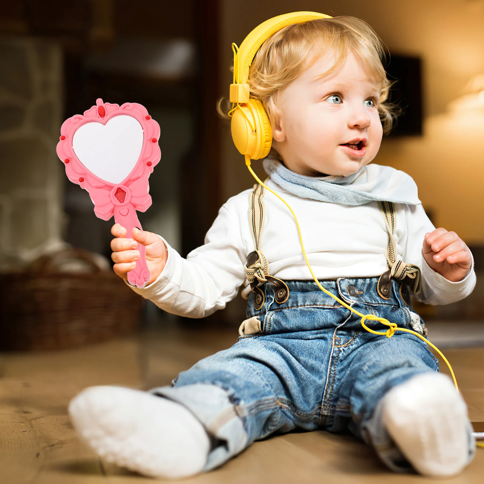 مرآة يد صغيرة مضيئة بتقنية LED للفتيات في المهرجانات، مرآة يدوية مضيئة للأطفال لأعياد الميلاد ولعب الأدوار، لعبة مرآة مضيئة للأطفال