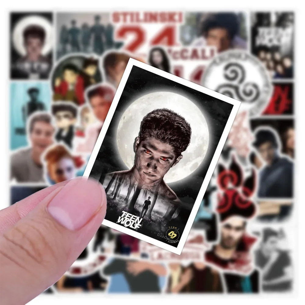 50 قطعة من ملصقات المسلسلات التلفزيونية المراهقين وولف ملصقات رائعة مخصصة على الجدران الإبداعية شارات مقاومة للماء لعبة أطفال يمكنك صنعها بنفسك دفتر لوح التزلج