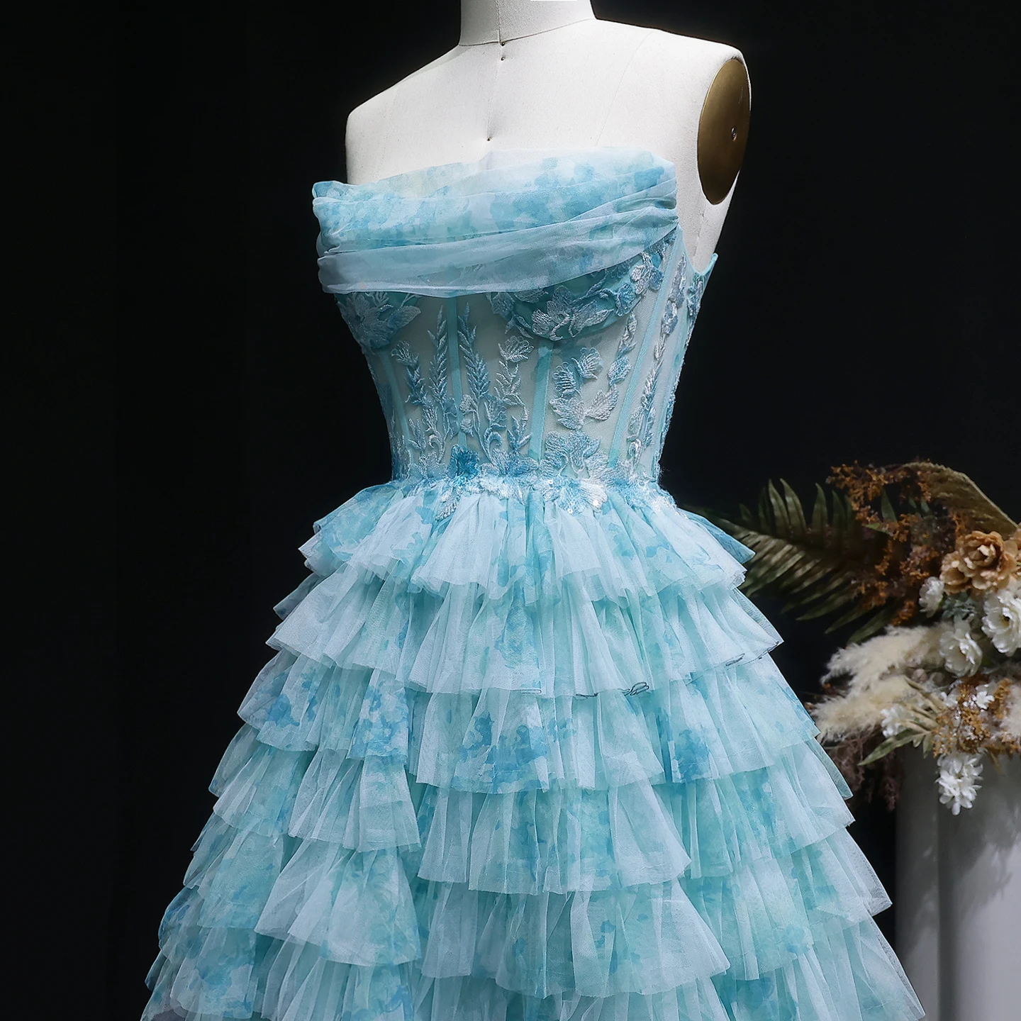 Sharon Said Aqua Trägerloses Blumenverziertes Stufenkleid aus Tüll für Abschlussball, Dubai Sexy Mini-Cocktailkleid, Abendkleid RM133 Maßanfertigung – Detail 9