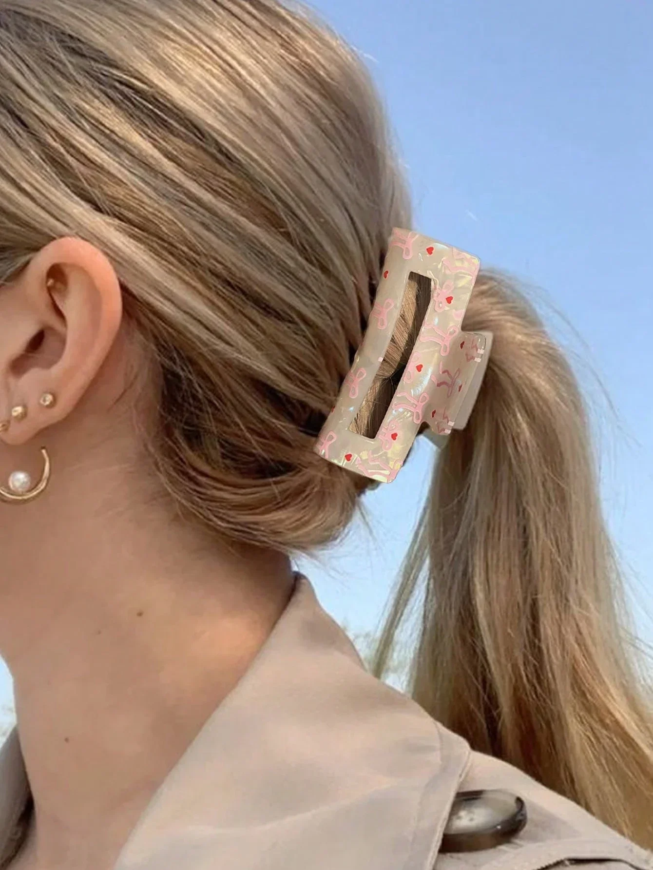 

Акриловая заколка для волос с розовым бантом и узором в виде сердечек