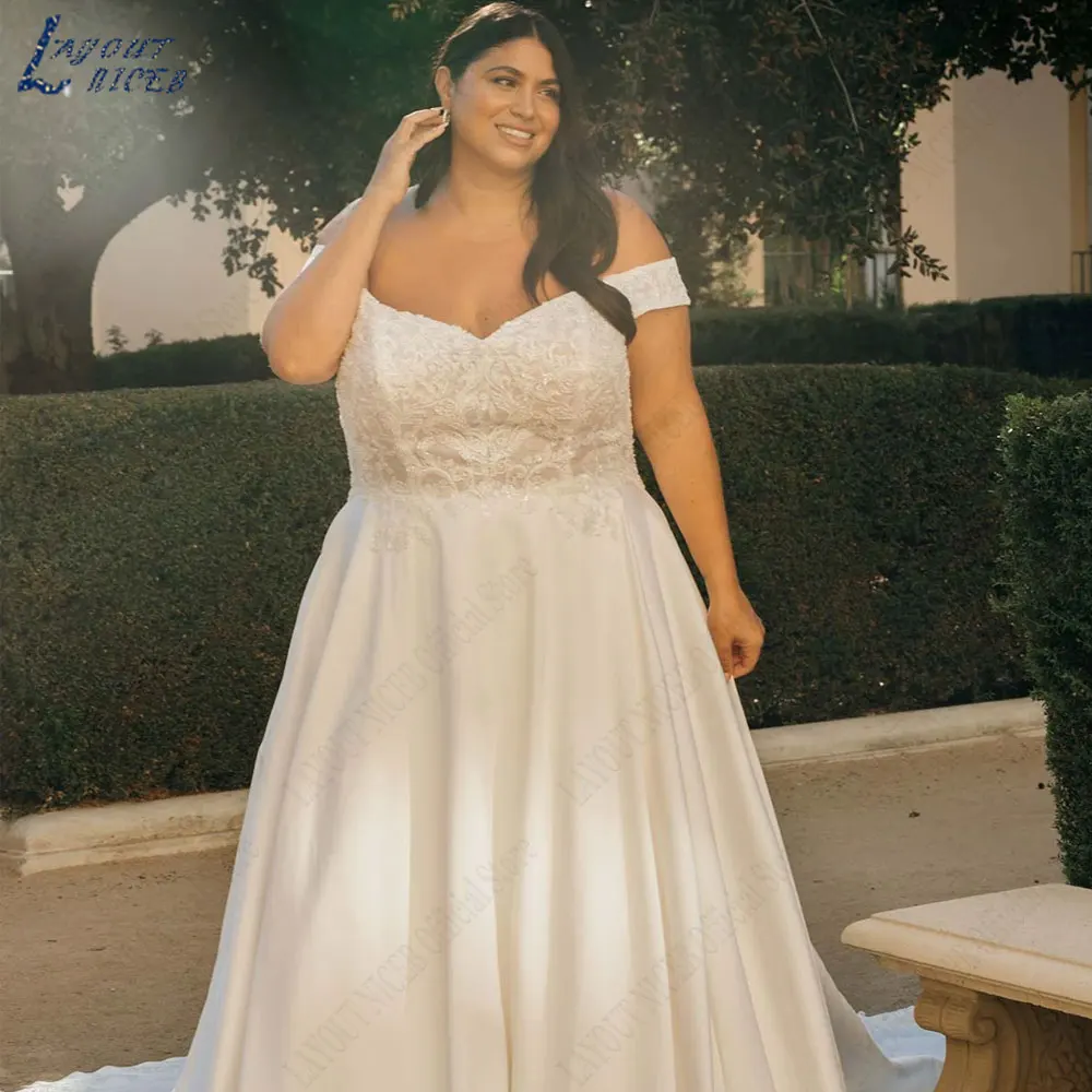 LAYOUT NICEB Plus Size abiti da sposa con spalle scoperte maniche corte senza schienale abiti da sposa bottoni in raso a trapezio in pizzo robe de mariéeLAYOUT NICEB Plus Size abiti da sposa con spalle scoperte maniche