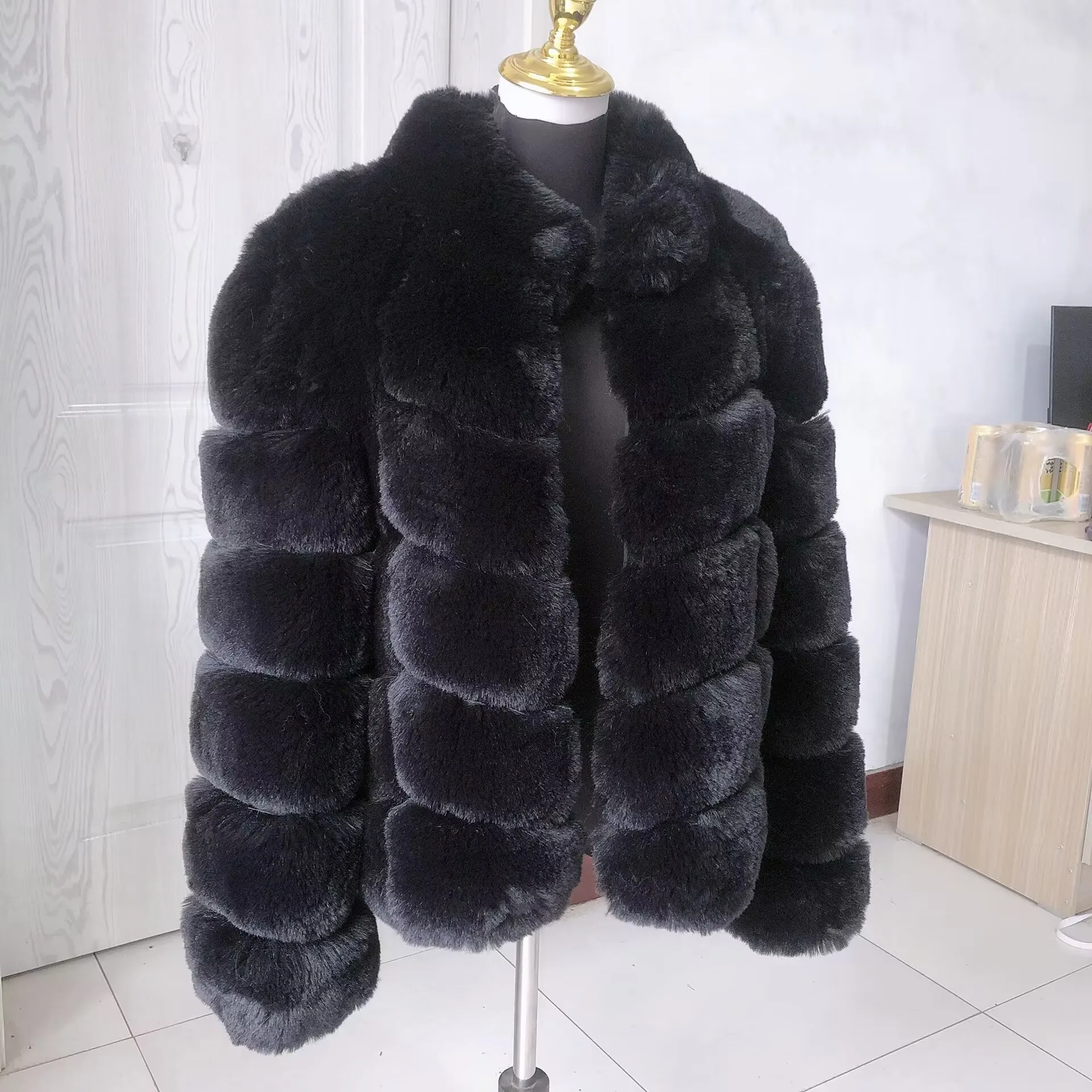 Women\'s faux fur coat winter warmth fake fur coat with square collar design Fashion Women\'s artificial fur jacket fluffy jacket