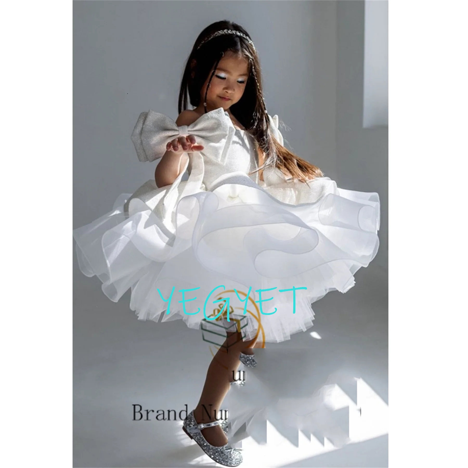 

Simple White Flower Girl Dresses for Girls 2023 New Tutu Dance Wedding Party Gowns With Bow Summer Off Shoulder