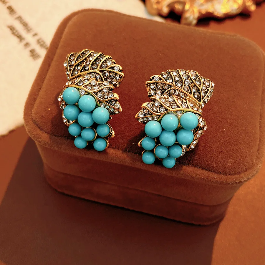 Mediaeval Vintage Blue Grape Strand Resin Stud Earrings Palace Style Inlaid Rhinestones Leaf Ear Studs Luxury Women's Jewelry K1