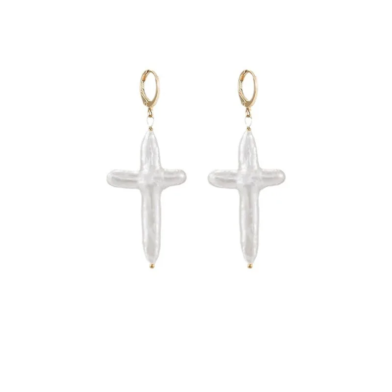 Instagram blogger\'s natural cross shape freshwater pearl earrings with copper gold-plated design feel